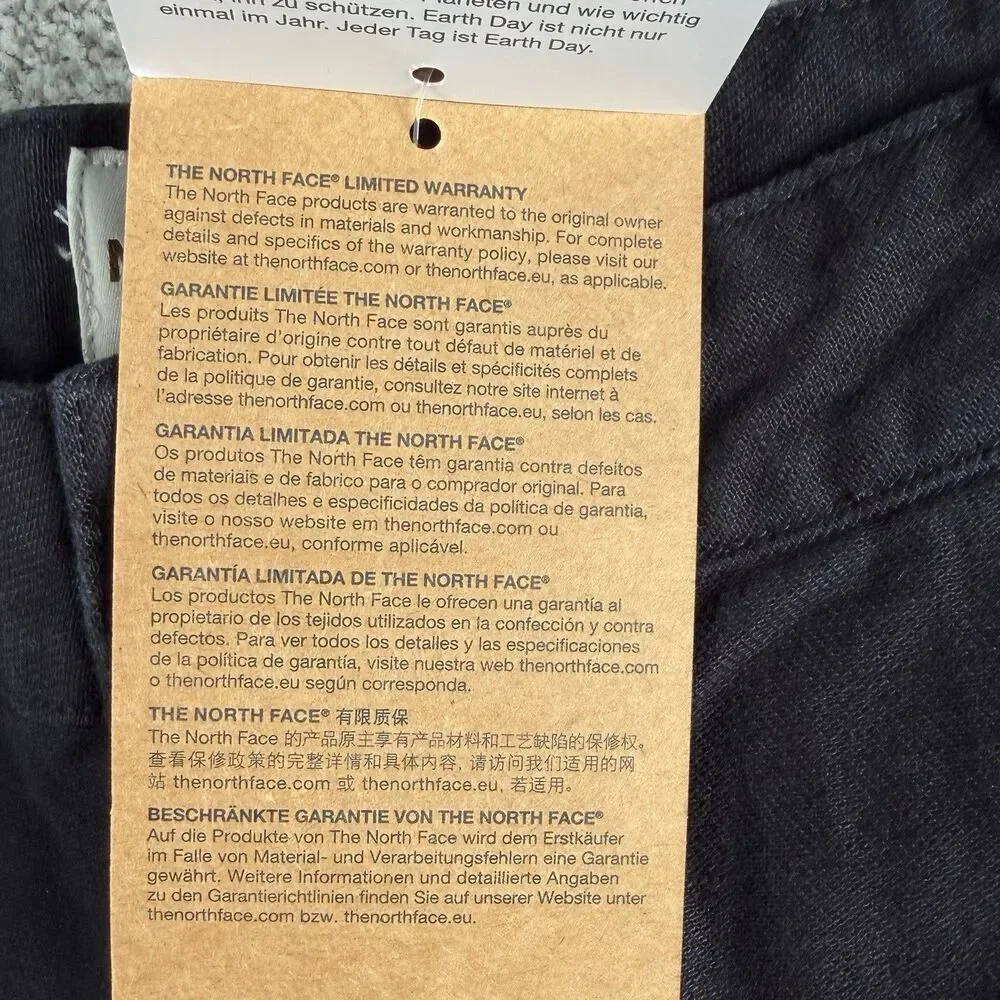 The North Face Valley Cargo Shorts Black Canvas 7” Inseam Size 31 Reg NEW
